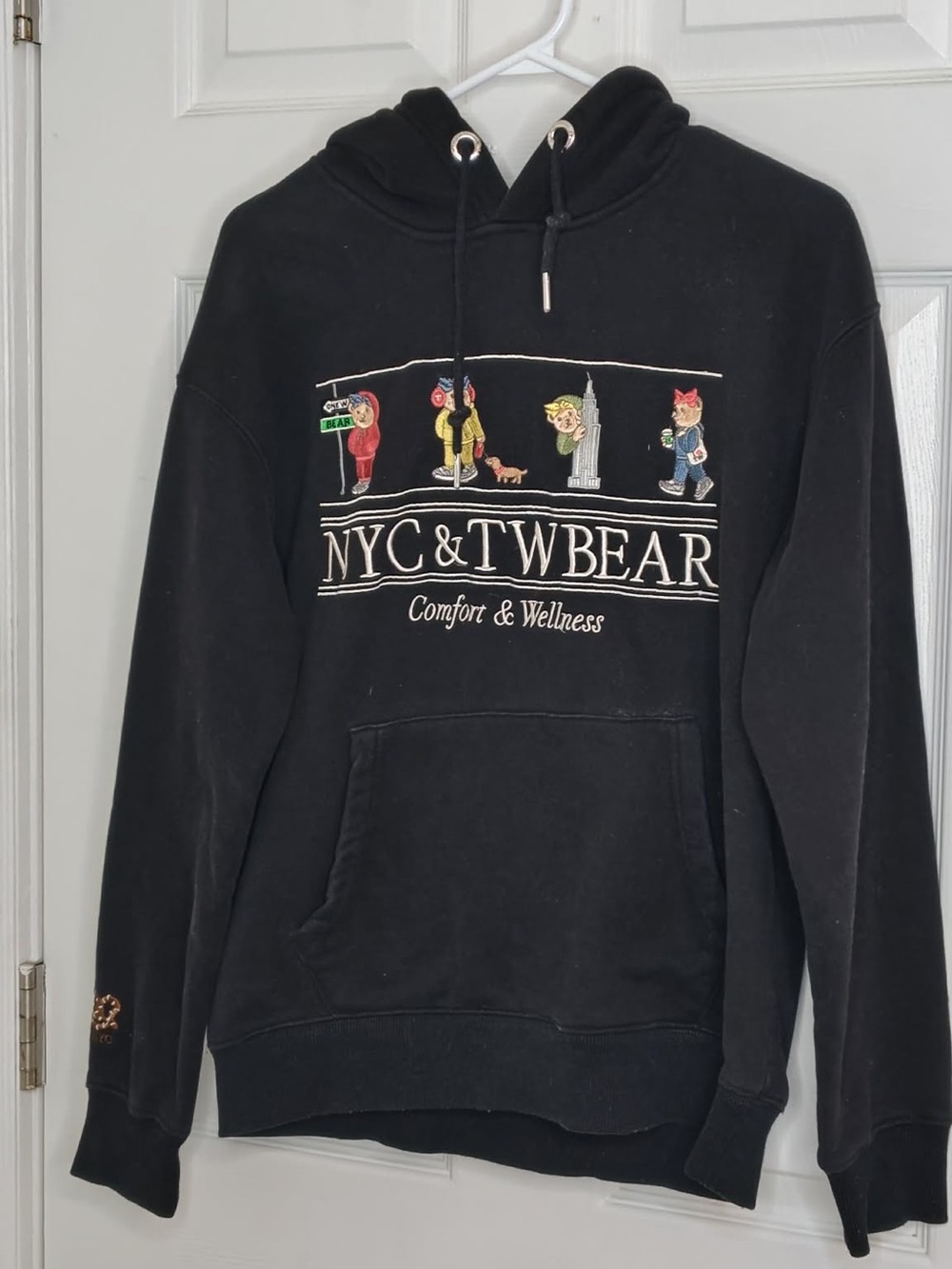 Black Hoodie Hooded Sweatshirt with Embroidered Bear Graphics Size S
